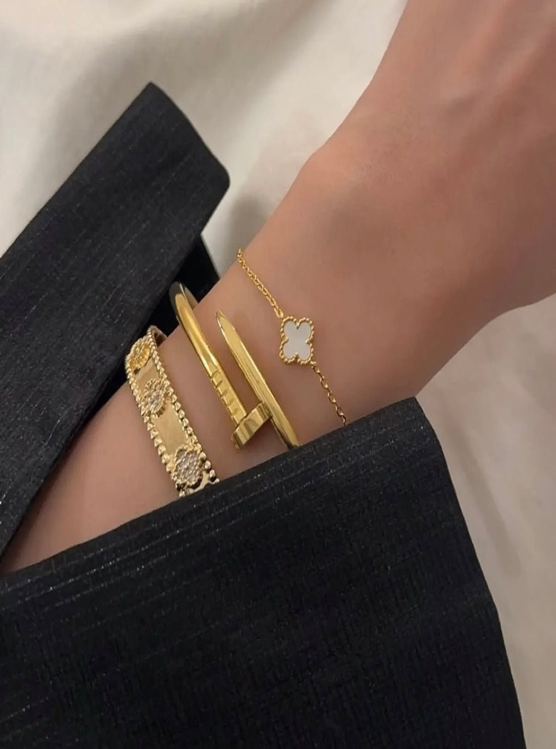 Clover Bracelet Mother of Pearl One Four Leaf Flower 18k Yellow Gold  Bracelet